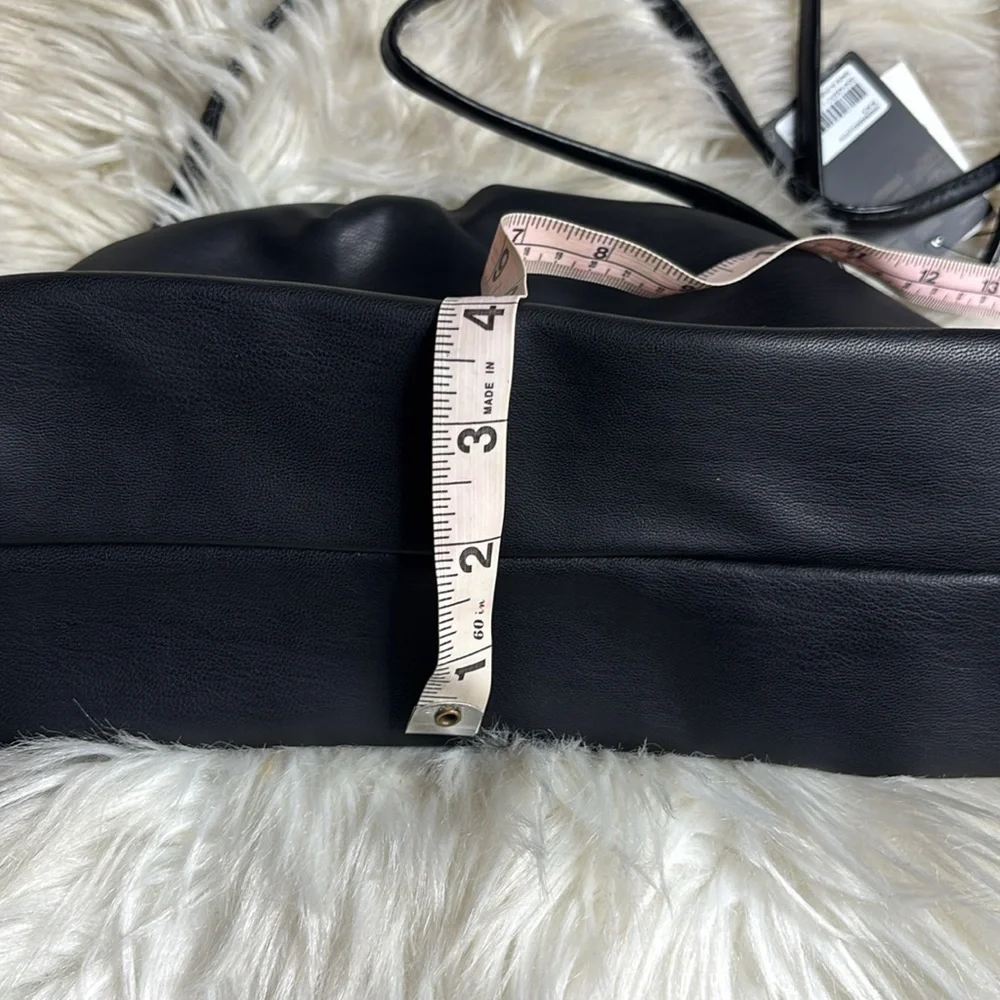 Elegant Black Crossbody to Clutch Bag Sleek Design